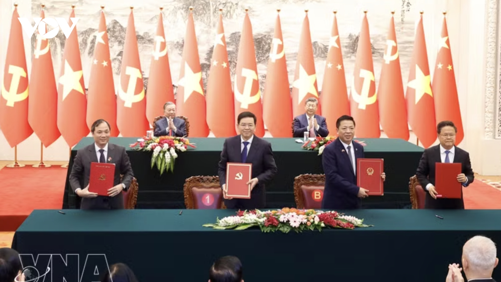 Vietnam, China sign 32 cooperation documents